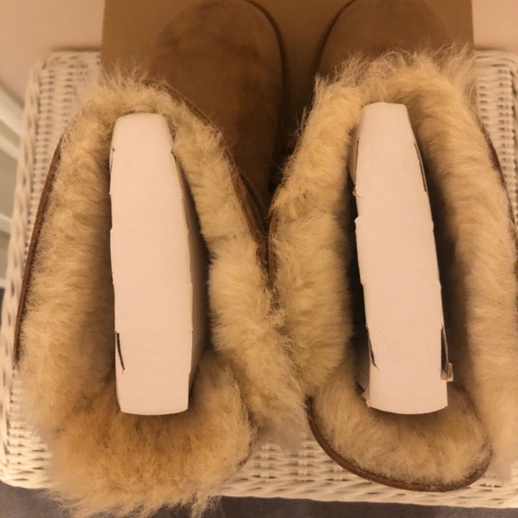 SOLD Arielle Uggs 9 - Picture 2 of 6
